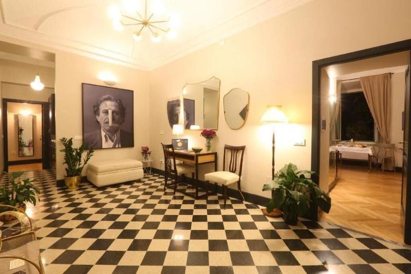 Santa Monica Luxury Rooms image