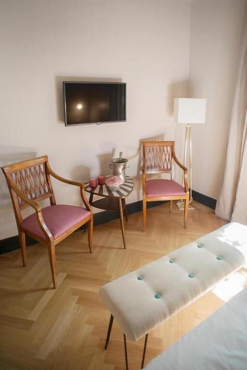 Santa Monica Luxury Rooms image