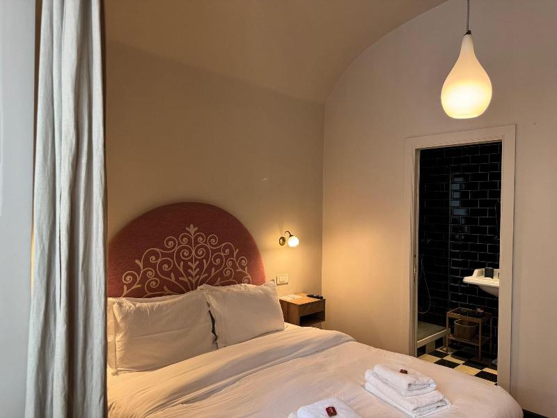 Santa Monica Luxury Rooms image