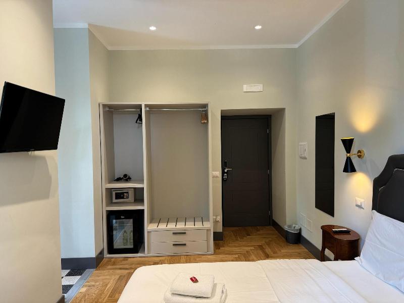Santa Monica Luxury Rooms image