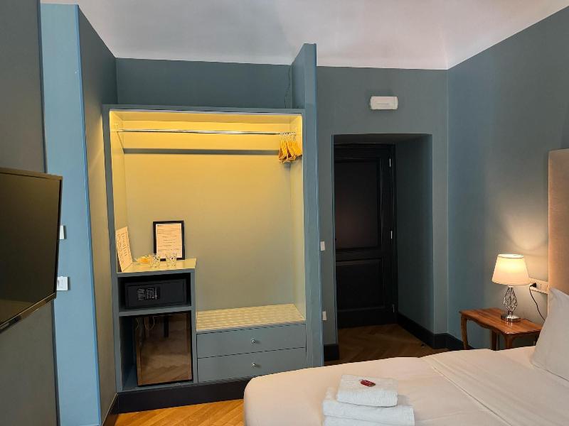 Santa Monica Luxury Rooms image