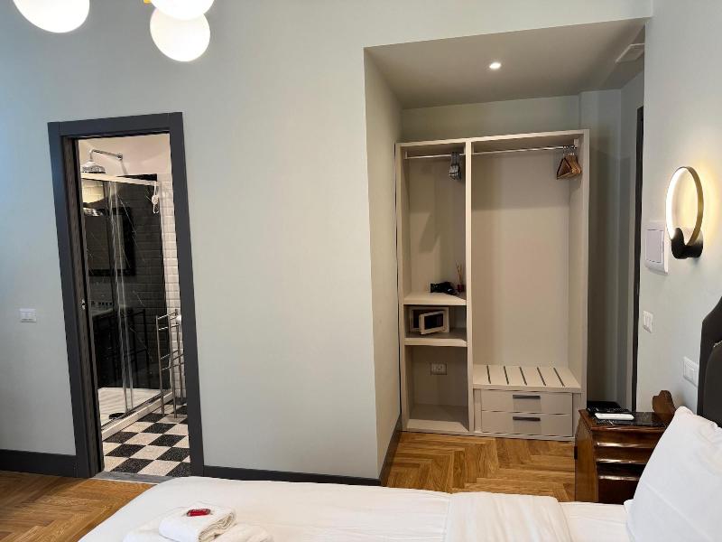 Santa Monica Luxury Rooms image