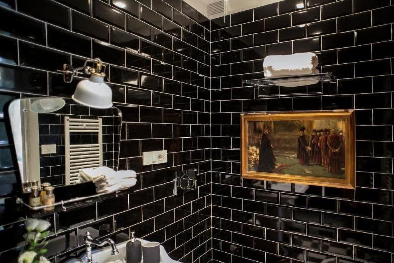 Santa Monica Luxury Rooms image