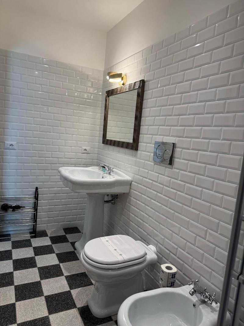 Santa Monica Luxury Rooms image