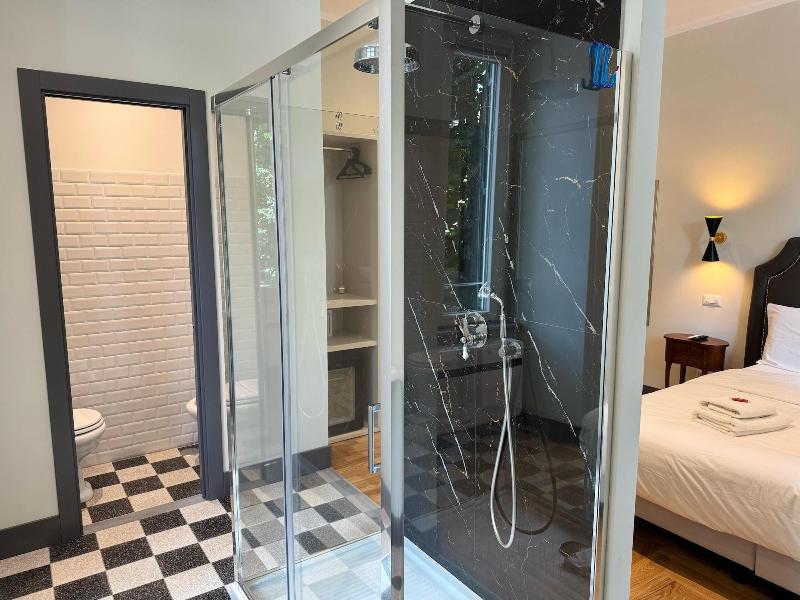 Santa Monica Luxury Rooms image