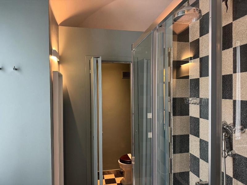 Santa Monica Luxury Rooms image