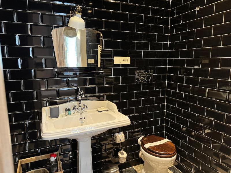 Santa Monica Luxury Rooms image