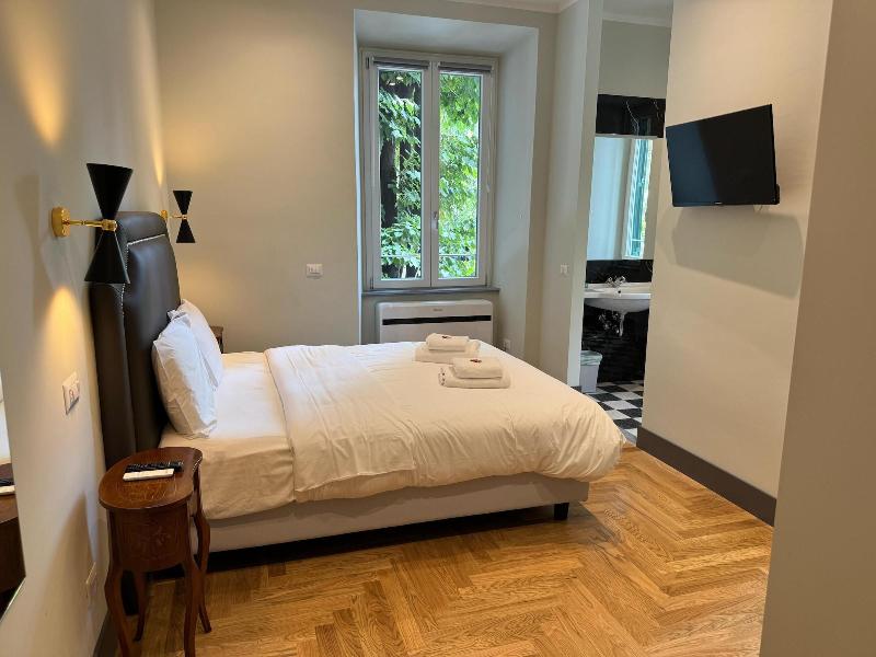 Santa Monica Luxury Rooms image