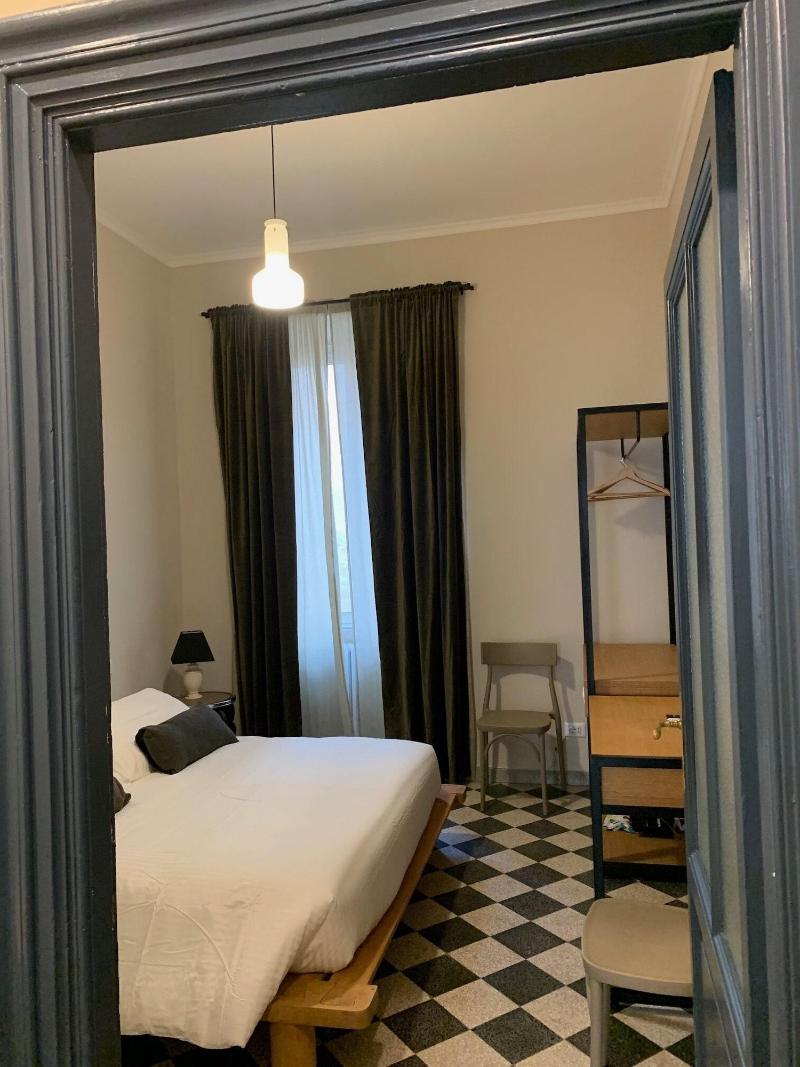 Santa Monica Luxury Rooms image
