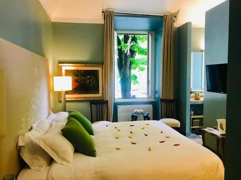 Santa Monica Luxury Rooms image