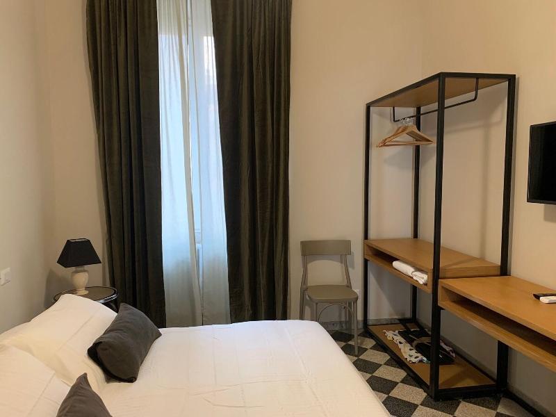 Santa Monica Luxury Rooms image