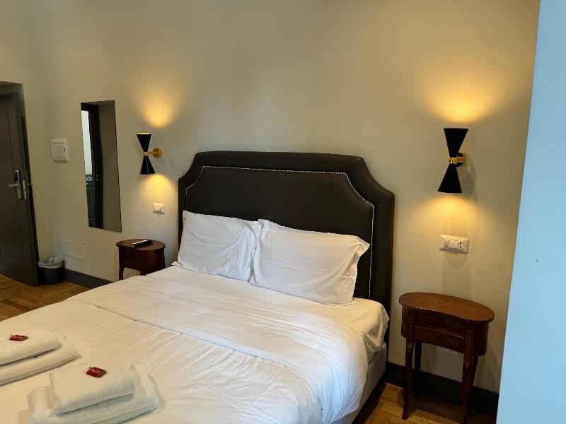 Santa Monica Luxury Rooms image