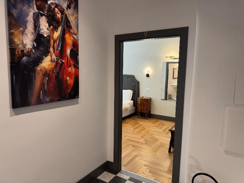 Santa Monica Luxury Rooms image