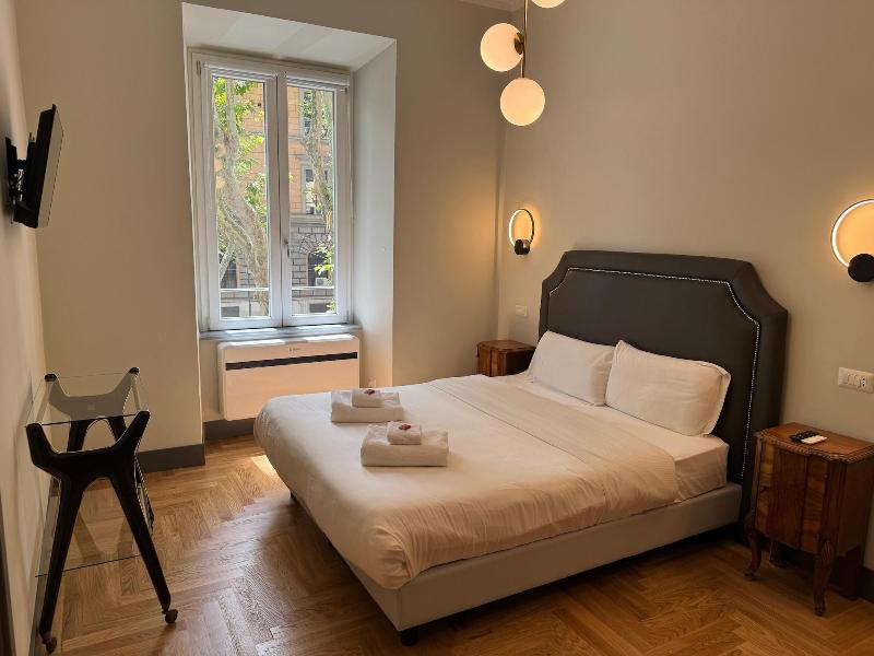 Santa Monica Luxury Rooms image
