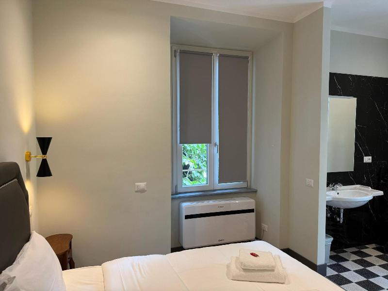 Santa Monica Luxury Rooms image
