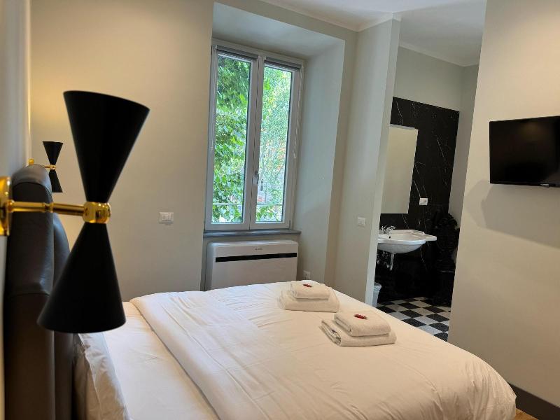 Santa Monica Luxury Rooms image