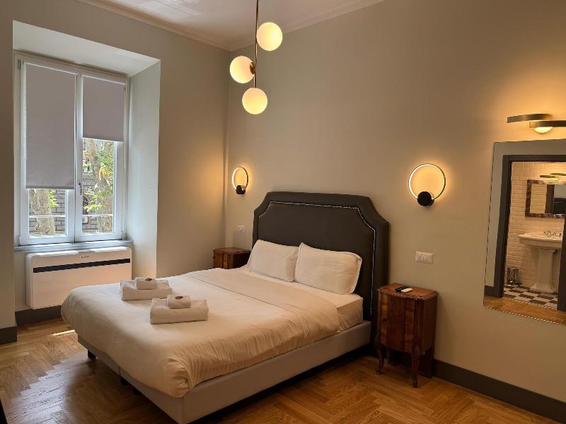 Santa Monica Luxury Rooms image