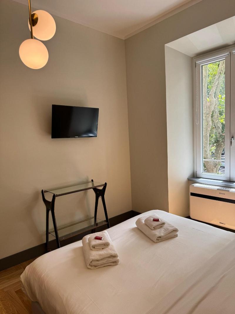 Santa Monica Luxury Rooms image