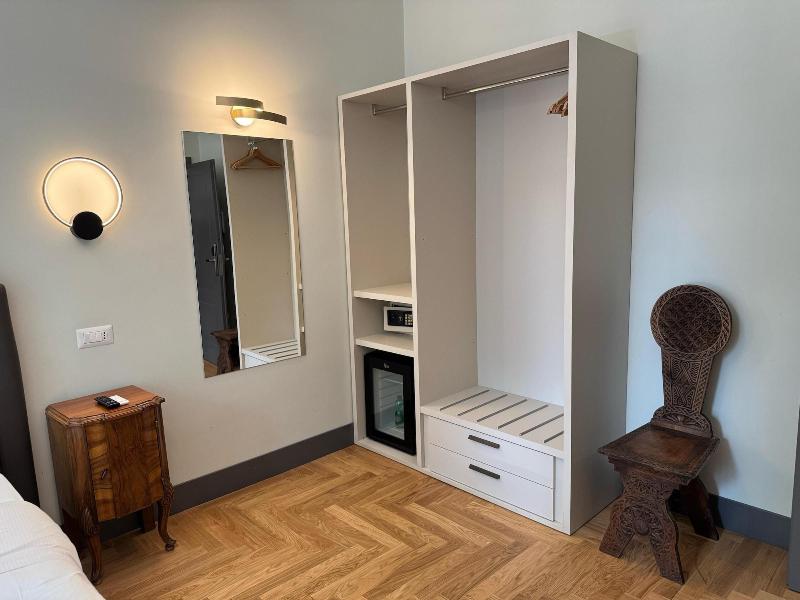 Santa Monica Luxury Rooms image