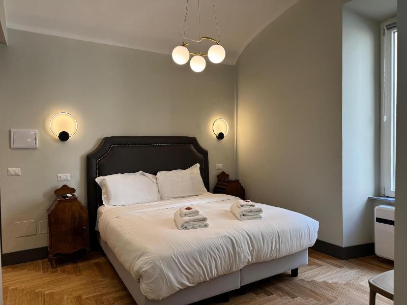 Santa Monica Luxury Rooms image
