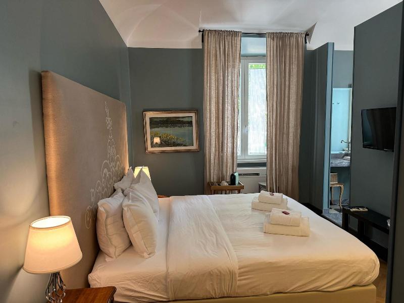 Santa Monica Luxury Rooms image