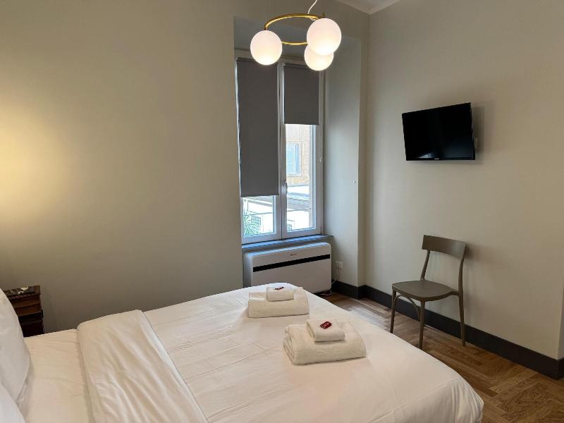 Santa Monica Luxury Rooms image