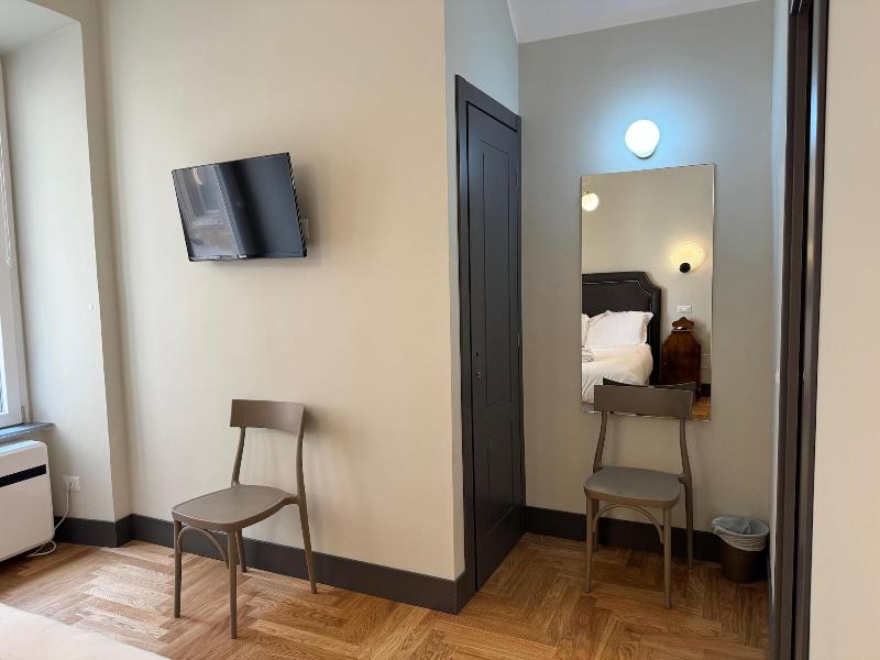 Santa Monica Luxury Rooms image
