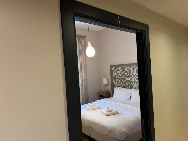 Santa Monica Luxury Rooms image