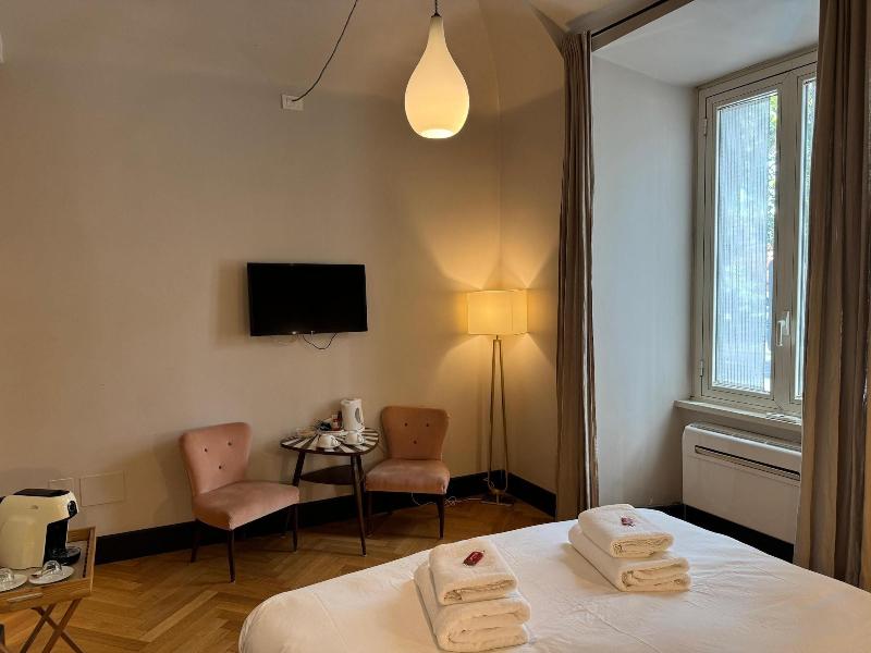 Santa Monica Luxury Rooms image