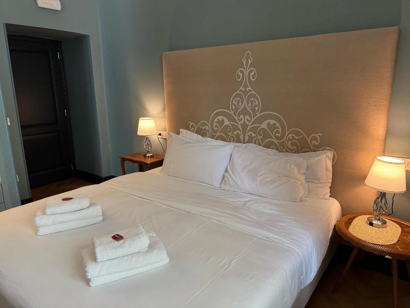 Santa Monica Luxury Rooms image