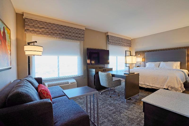 Hampton Inn & Suites By Hilton Lubbock University image
