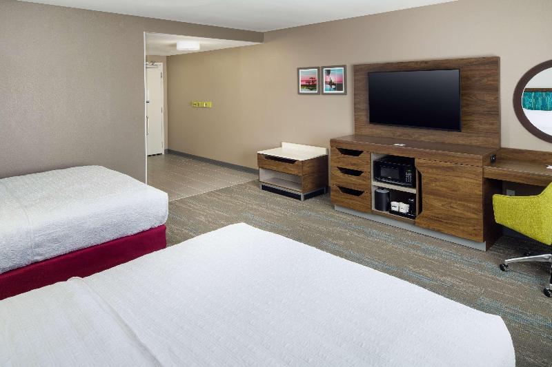 Hampton Inn By Hilton Kissimmee North image