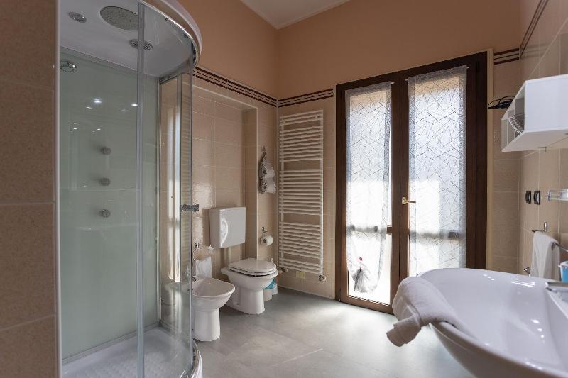 L'Opera Rooms image