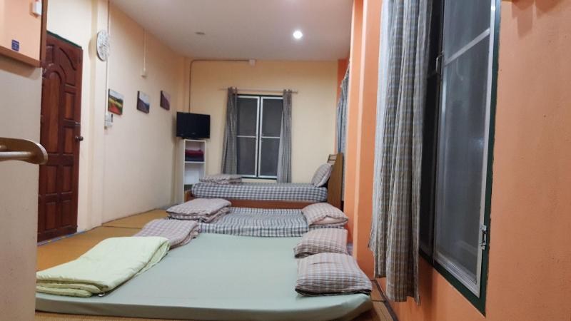Tonkong Guesthouse And Restaurant image