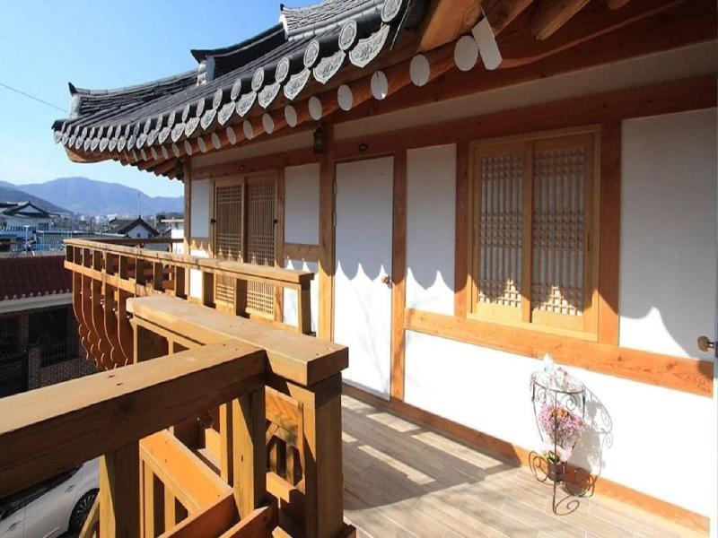 Gyeongju Seorabeol Hanok image