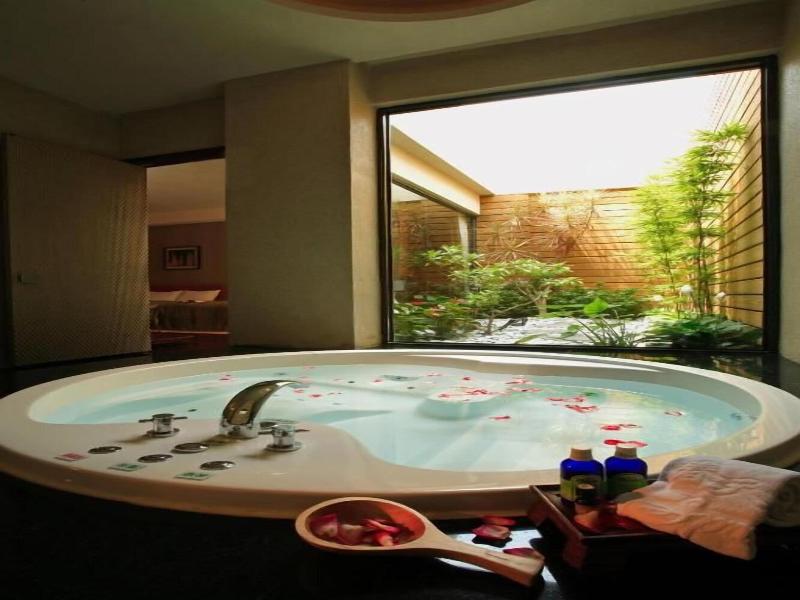 Spring Spa Motel image