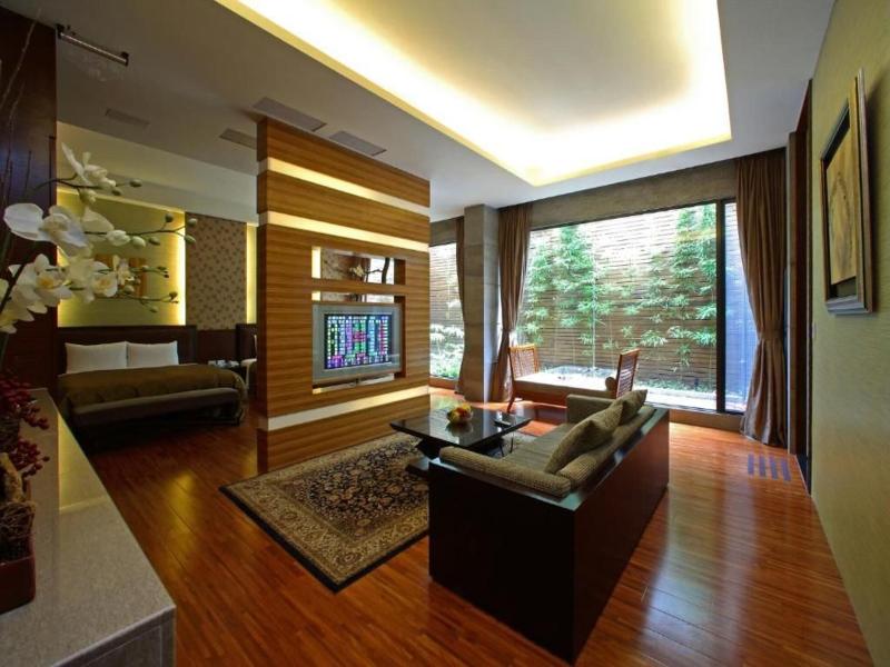 Spring Spa Motel image