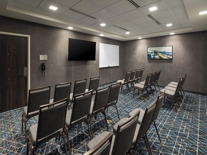Courtyard By Marriott Seattle Northgate