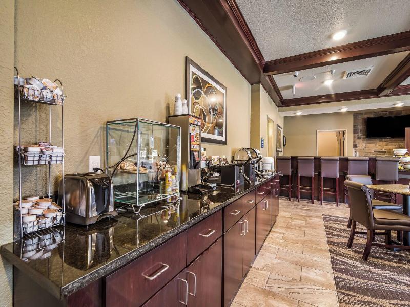 Cobblestone Hotel & Suites - Victor