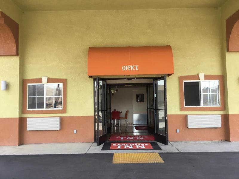 Executive Inn image 4