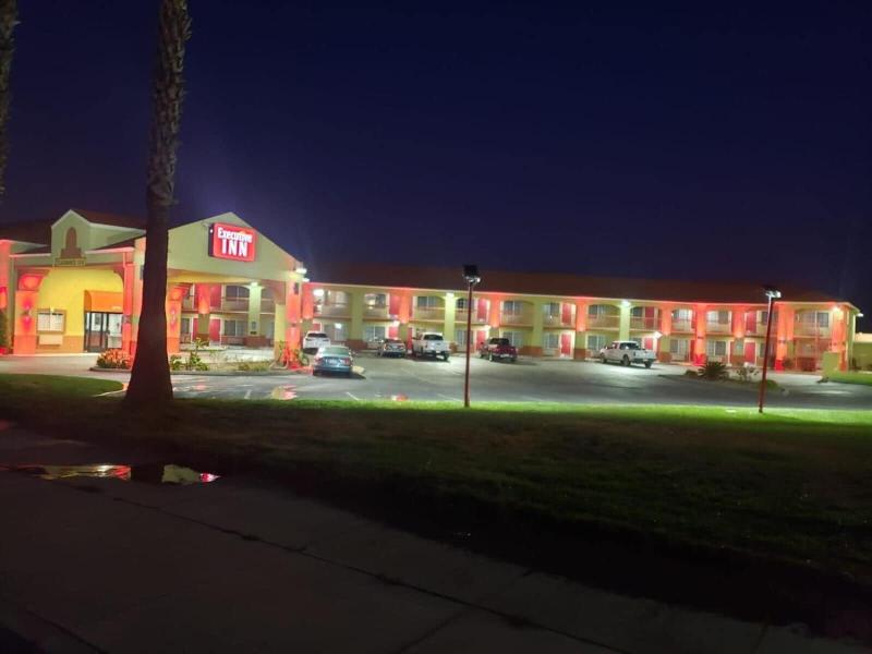 Executive Inn image 8