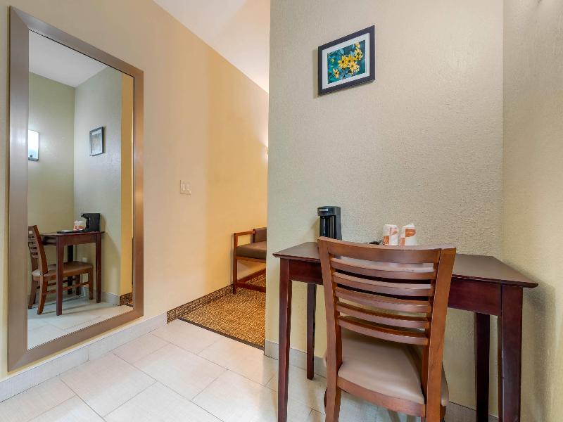 Comfort Inn & Suites Michigan City image