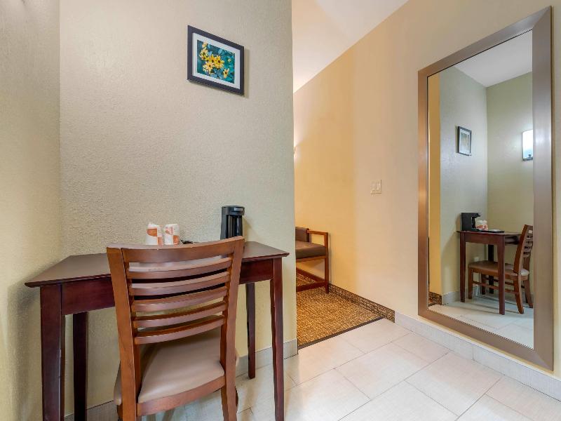 Comfort Inn & Suites Michigan City image