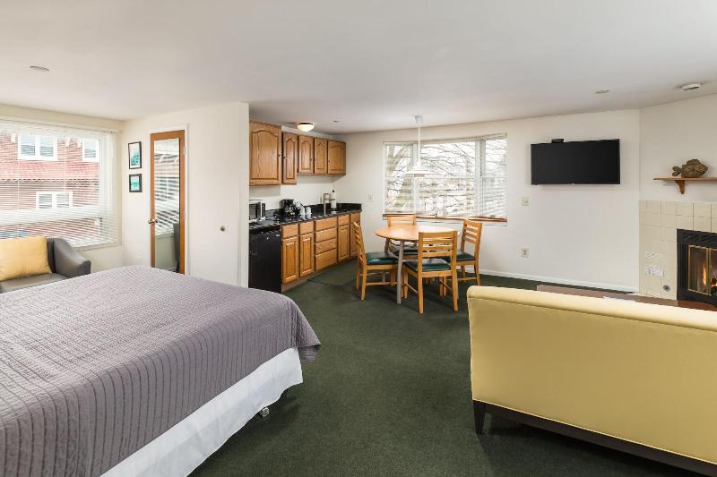 Old Harbor Inn image