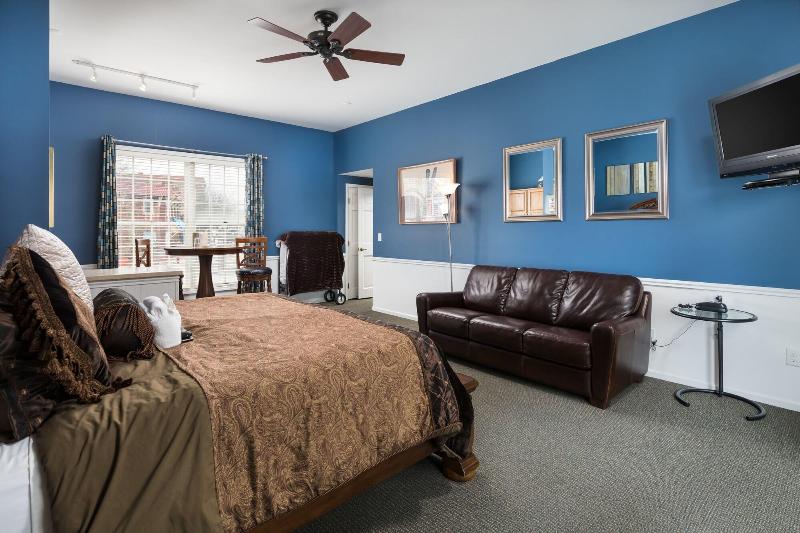 Old Harbor Inn image