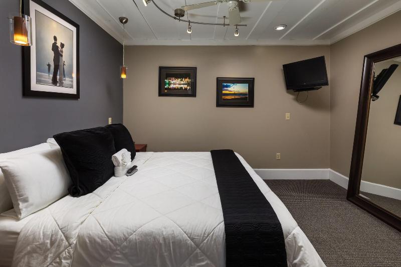 Old Harbor Inn image