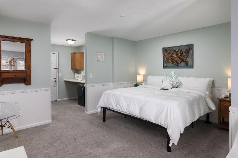 Old Harbor Inn image