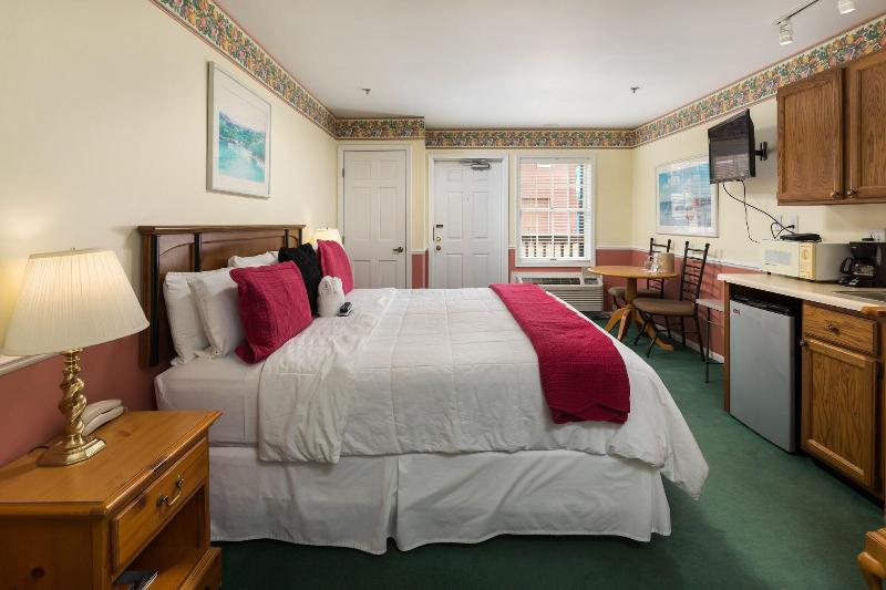 Old Harbor Inn image