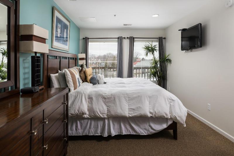 Old Harbor Inn image