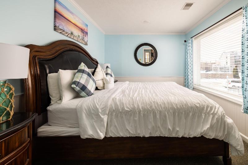 Old Harbor Inn image